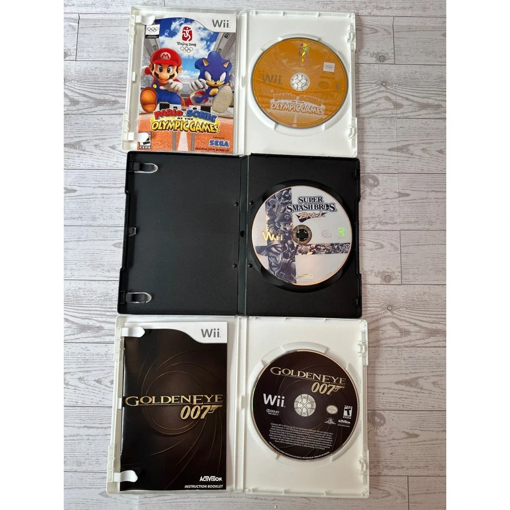 Nintendo Wii Game Bundle 2 Remotes White Smash Bros GoldenEye Mario Sonic Y2K